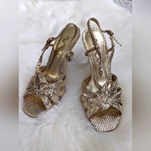 Nina high heels with leather upper in light gold/silver snake skin finish